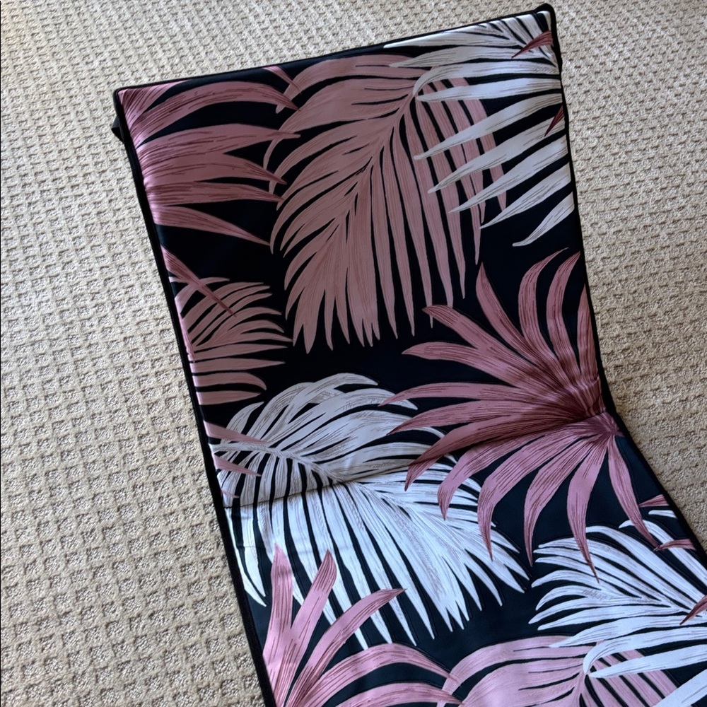 Pottery Barn Teen Tropical Leaf Print Beach Mat NWT